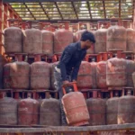 Explainer: देश में LPG सिलेंडर को लेकर क्यों फैली चिंता? ईरान-इजरायल जंग के बीच क्या सच में कमी होने वाली है? आसान भाषा में समझें हर सवाल का जवाब